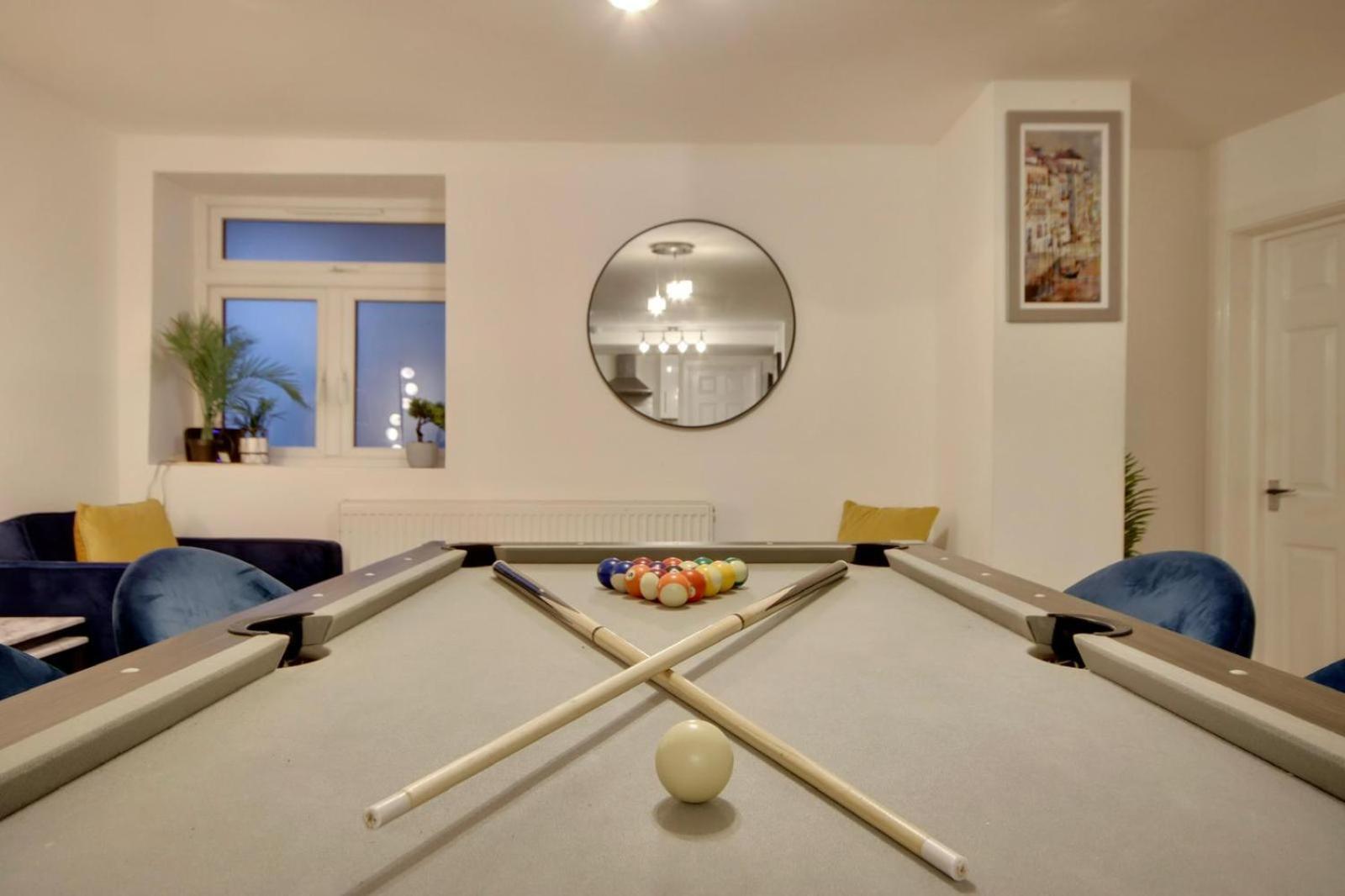 Southsea Getaway Apartment With Pool Table And Hot Tub Portsmouth Eksteriør bilde