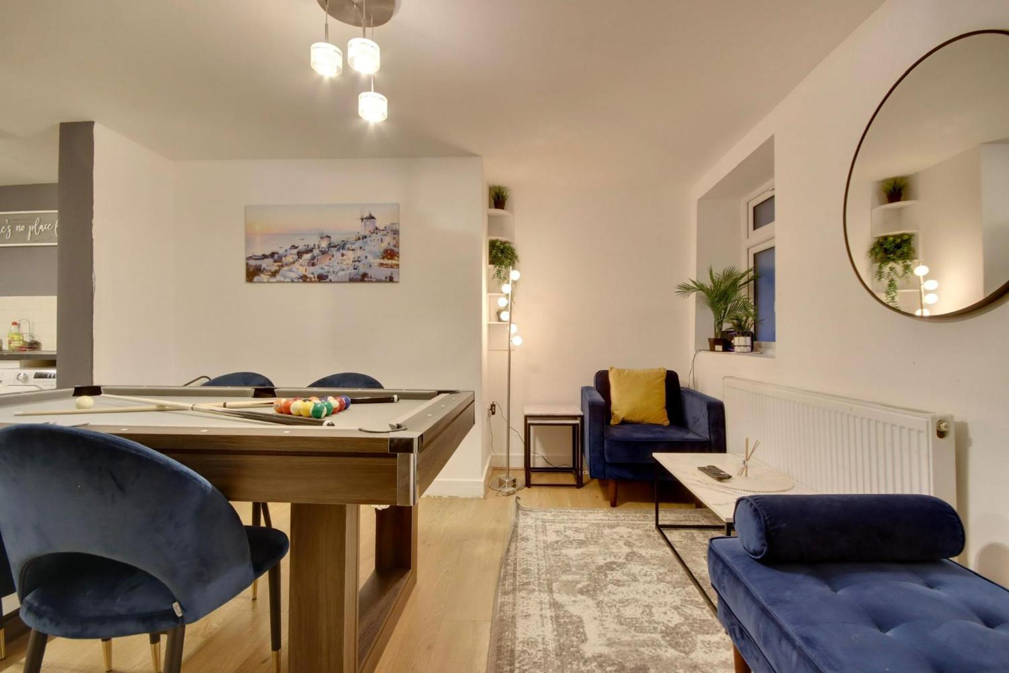 Southsea Getaway Apartment With Pool Table And Hot Tub Portsmouth Eksteriør bilde