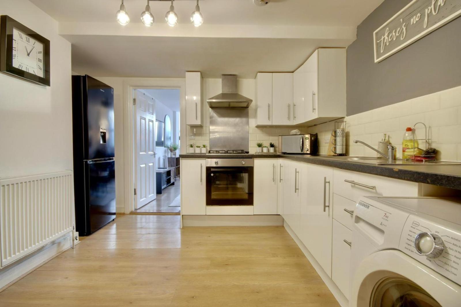 Southsea Getaway Apartment With Pool Table And Hot Tub Portsmouth Eksteriør bilde