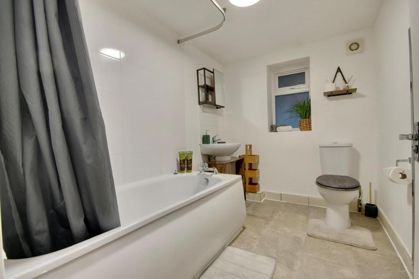 Southsea Getaway Apartment With Pool Table And Hot Tub Portsmouth Eksteriør bilde